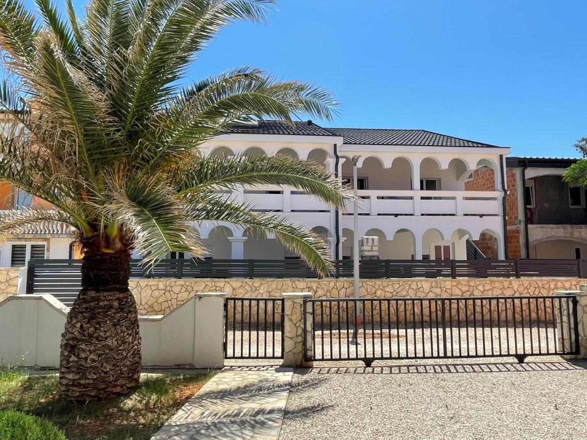 Apartmenthouse Ines Vir Esterno foto