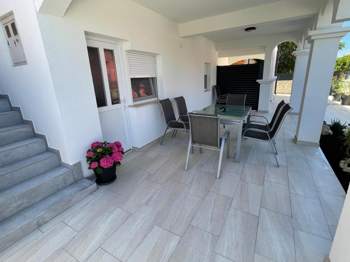 Apartmenthouse Ines Vir Esterno foto