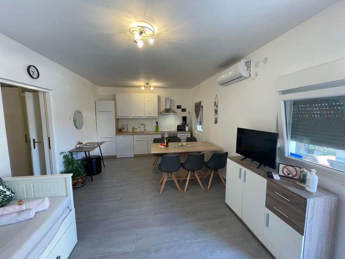 Apartmenthouse Ines Vir Esterno foto