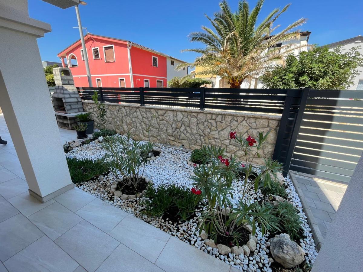 Apartmenthouse Ines Vir Esterno foto