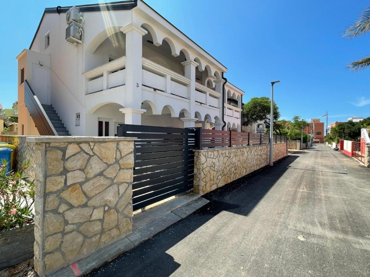 Apartmenthouse Ines Vir Esterno foto