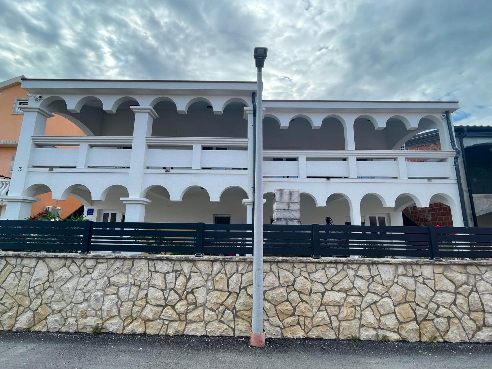 Apartmenthouse Ines Vir Esterno foto