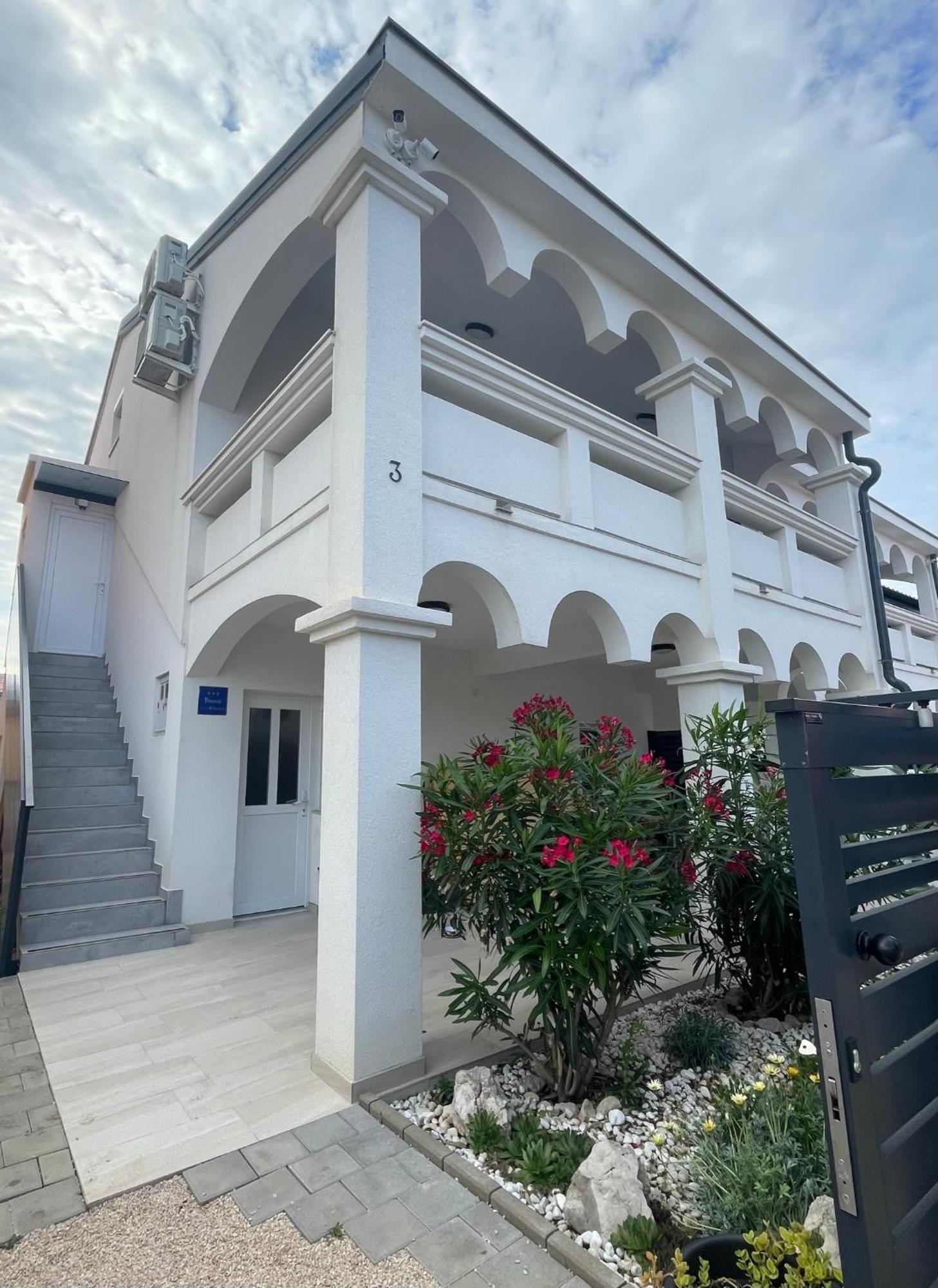 Apartmenthouse Ines Vir Esterno foto